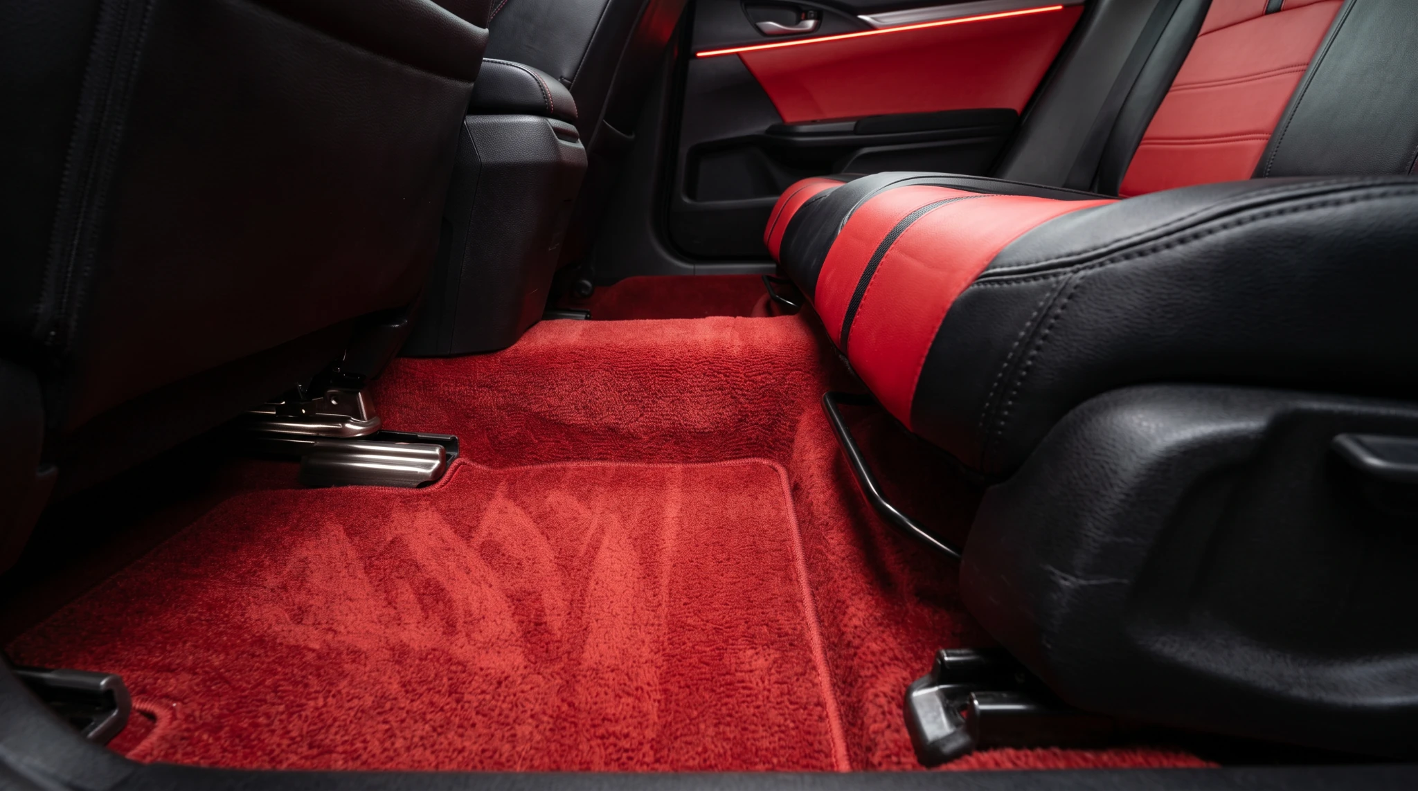 Carpet and fabric extraction work on the vehicle floor